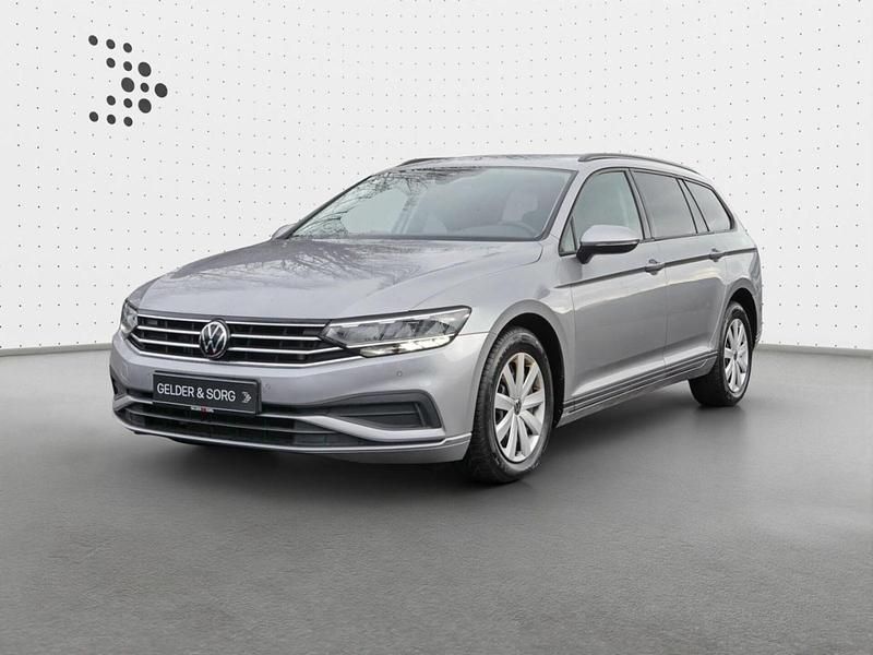 Gebraucht VW Passat Basis 150 PS (110 kW) 2021 Pyritsilber metallic Kombi