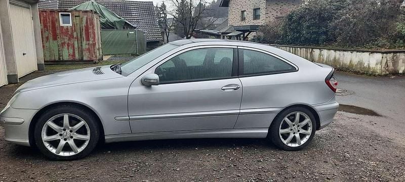 Silber Gebraucht 2007 Mercedes C230 Coupé | 2.300 € (Superpreis) - Bild 1/4
