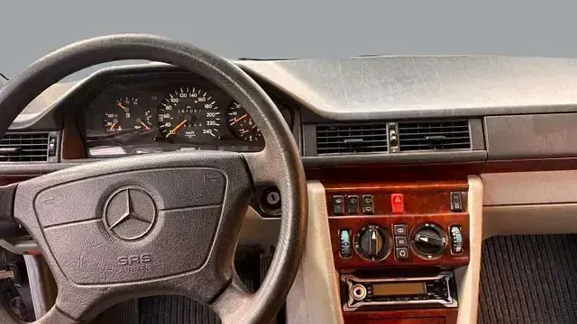 Gebraucht Mercedes E220 150 PS (110 kW) 1996 Other Kombi