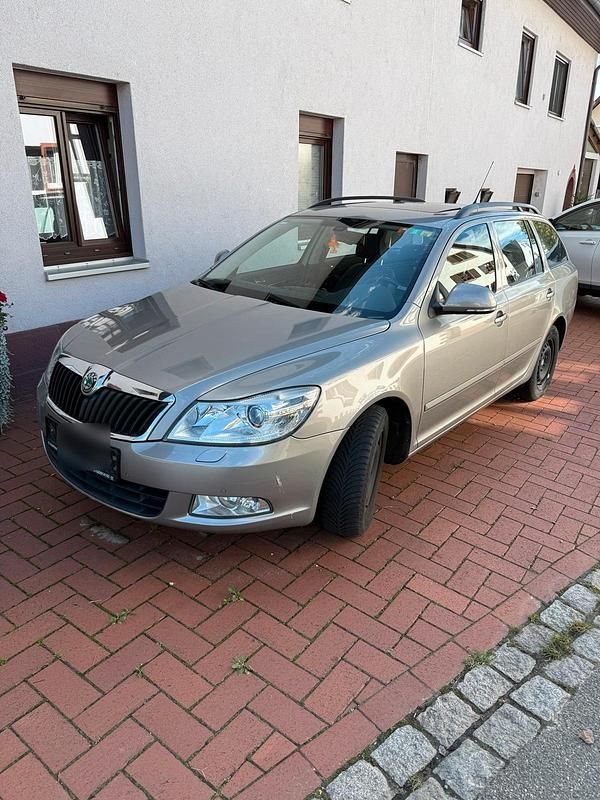 Beige Gebraucht 2010 Skoda Octavia Kombi | 3.550 € (Superpreis) - Bild 1/3