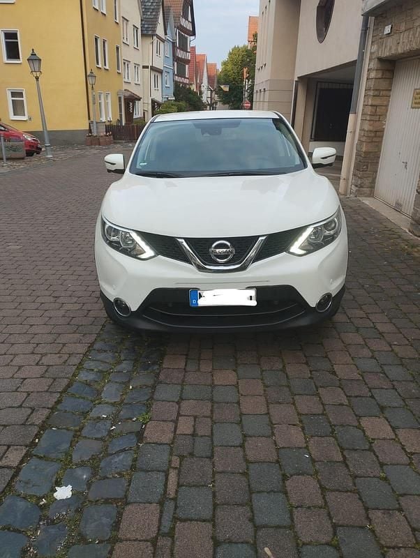 Gebraucht Nissan Qashqai 131 PS (96 kW) 2016 Weiß SUV