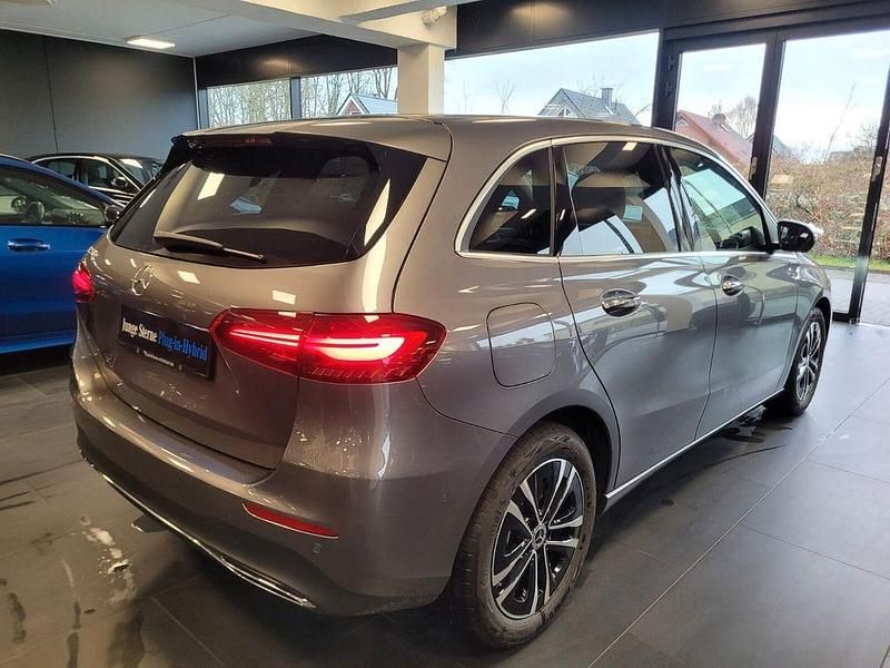 Gebraucht Mercedes B250e Advanced Plus 218 PS (160 kW) 2024 Lack mountaingrau Van / Kleinbus