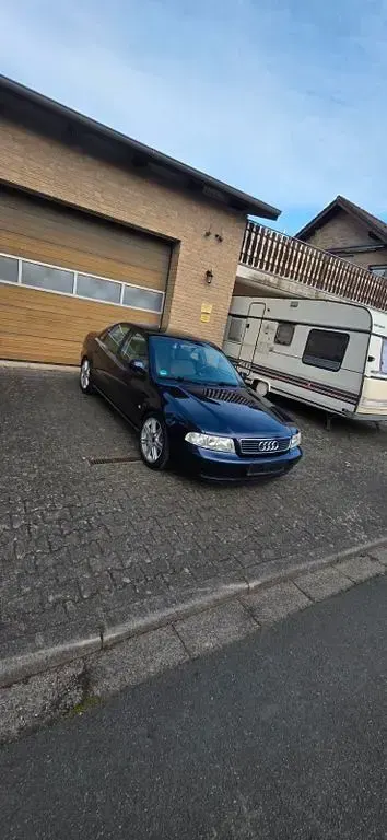 Używany Audi A4 Performance 150 KM (110 kW) 1995 Niebieski Sedan/Limuzyna