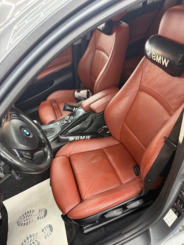 Gebraucht BMW 320 Lifestyle 184 PS (135 kW) 2011 Rot Limousine