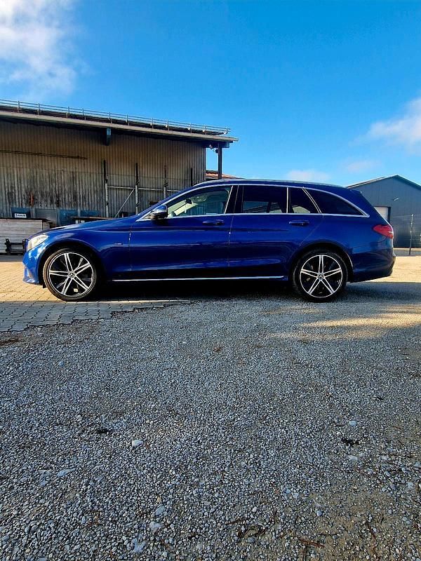 Gebraucht Mercedes C300e 306 PS (225 kW) 2020 Blau Kombi
