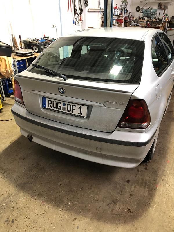 Gebraucht BMW 316 115 PS (84 kW) 2003 Silber Coupé