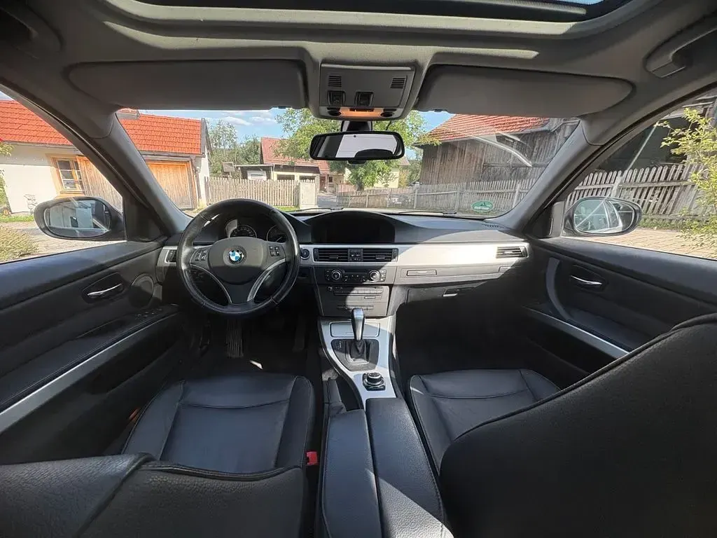 Gebraucht BMW 330 245 PS (180 kW) 2011 Grau Limousine
