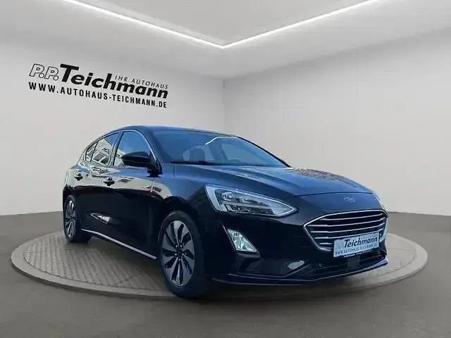 Używany Ford Focus Cool & Connect 125 KM (91 kW) 2018 Czarny Sedan/Limuzyna