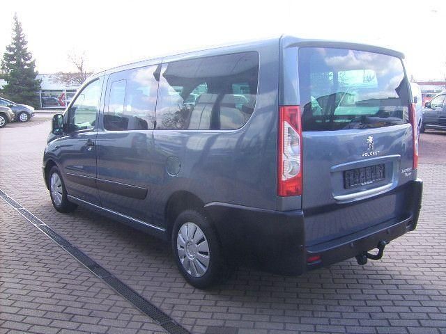 Gebraucht Peugeot TePee 128 PS (94 kW) 2012 Grau Van / Kleinbus