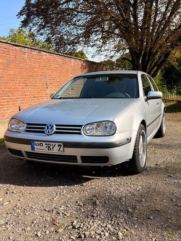 Silber Gebraucht 2000 VW Golf IV Limousine | 2.000 € (Guter Preis) - Bild 1/4
