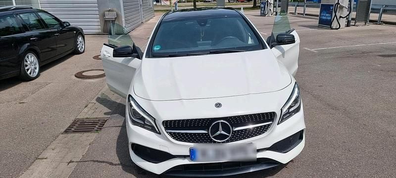Weiß Gebraucht 2018 Mercedes CLA220 Limousine | 21.950 € (Teuer) - Bild 1/4