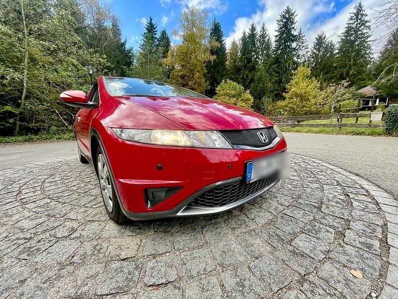 Rot Gebraucht 2011 Honda Civic Comfort Limousine | 7.500 € (Teuer) - Bild 1/4