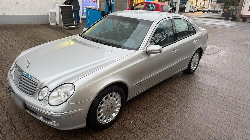 Gebraucht Mercedes E240 Elegance 170 PS (125 kW) 2004 Silber Limousine