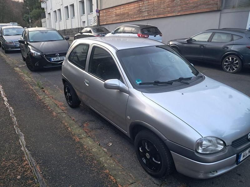 Gebraucht Opel Corsa 65 PS (47 kW) 1998 Silber Limousine
