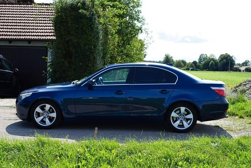 Second-hand BMW 525 192 CP (141 kW) 2004 Albastru Berlinǎ