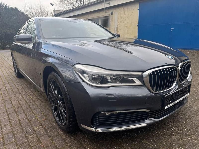 Gebraucht BMW 740 258 PS (189 kW) 2018 Grau Limousine