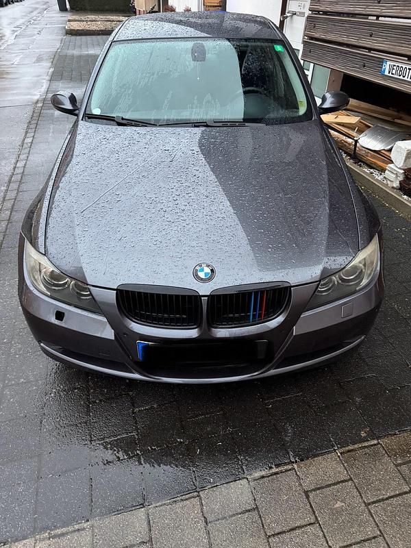 Grau Gebraucht 2006 BMW 320 Limousine | 5.500 € (Teuer) - Bild 1/4