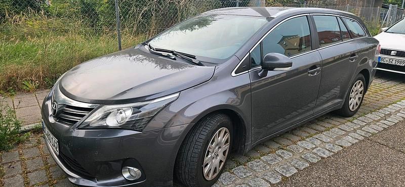 Grau Gebraucht 2013 Toyota Avensis Kombi | 4.700 € (Guter Preis) - Bild 1/4