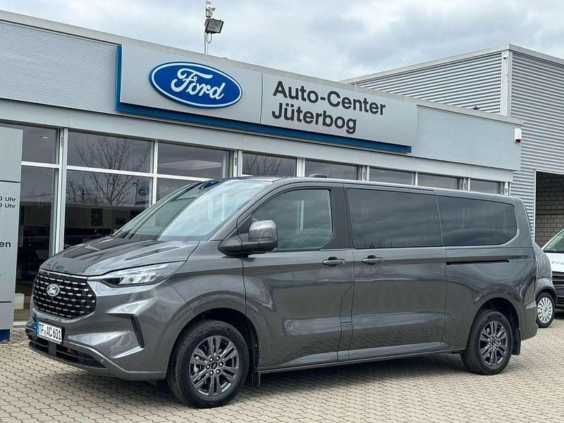 Grau Gebraucht 2024 Ford Tourneo Custom Titanium Van / Kleinbus | 45.890 € (Teuer) - Bild 1/4