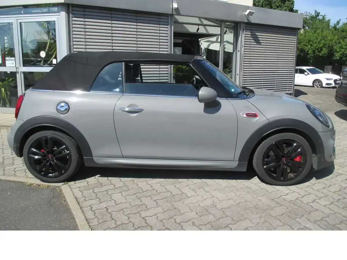 Gebraucht Mini John Cooper Works Cabriolet 231 PS (169 kW) 2019 Moonwalk grey Cabrio