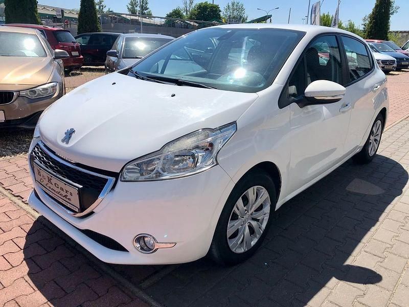 Gebraucht Peugeot 208 68 PS (50 kW) 2017 Weiß Kleinwagen