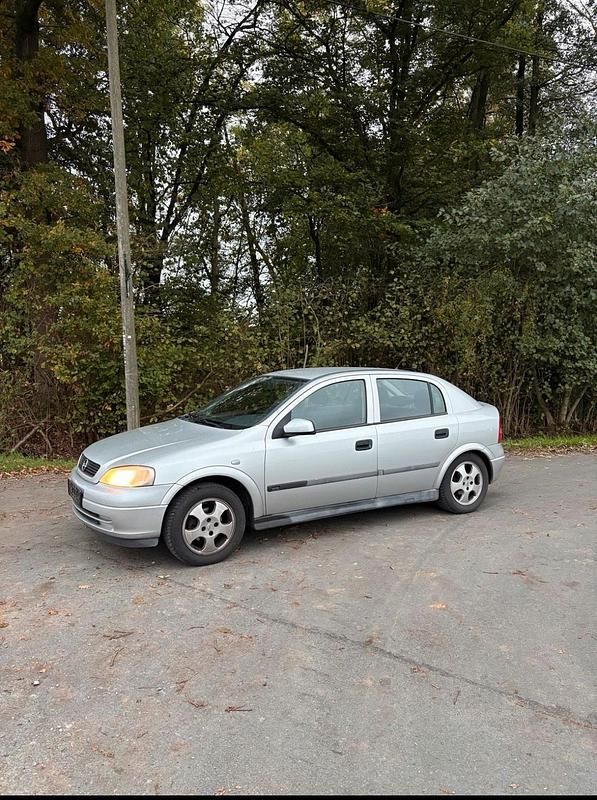 Silber Gebraucht 2000 Opel Astra Limousine | 650 € (Superpreis) - Bild 1/4