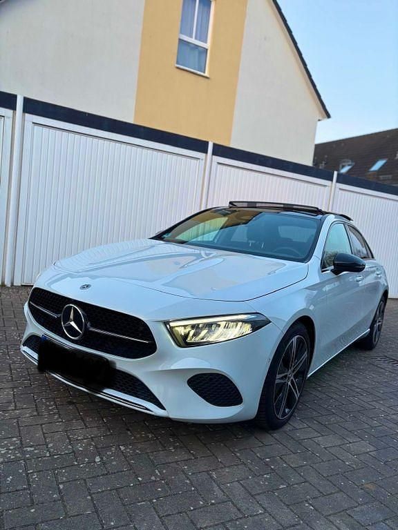 Gebraucht Mercedes A200 163 PS (119 kW) 2022 Weiß Limousine