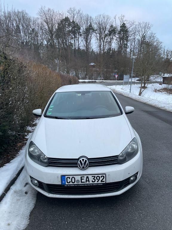 Gebraucht VW Golf VI 105 PS (77 kW) 2011 Weiß Kleinwagen