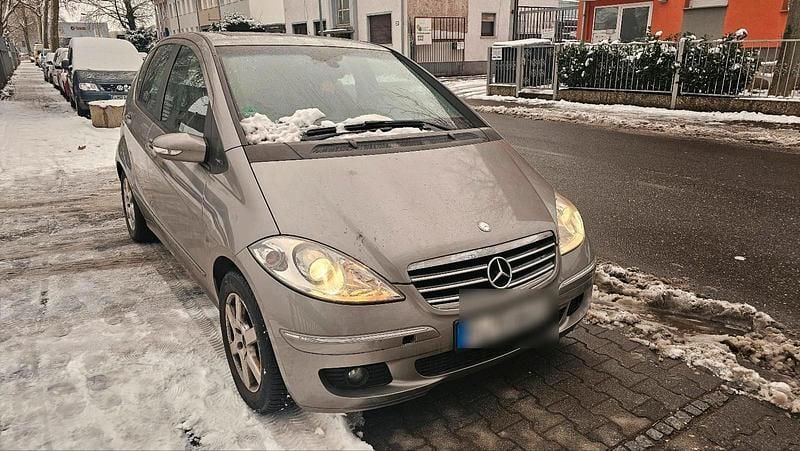 Grau Gebraucht 2006 Mercedes A170 Avantgarde Limousine | 900 € (Superpreis) - Bild 1/4