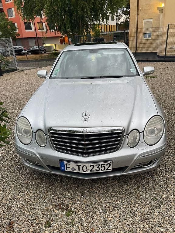Silber Gebraucht 2008 Mercedes E280 Limousine | 4.900 € (Guter Preis) - Bild 1/4