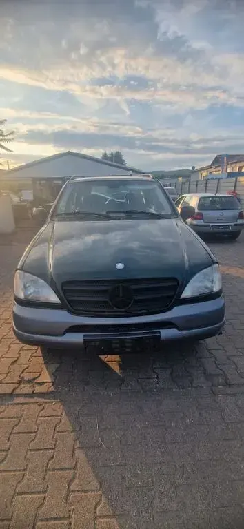 Gebraucht Mercedes ML320 218 PS (160 kW) 2001 Grün SUV