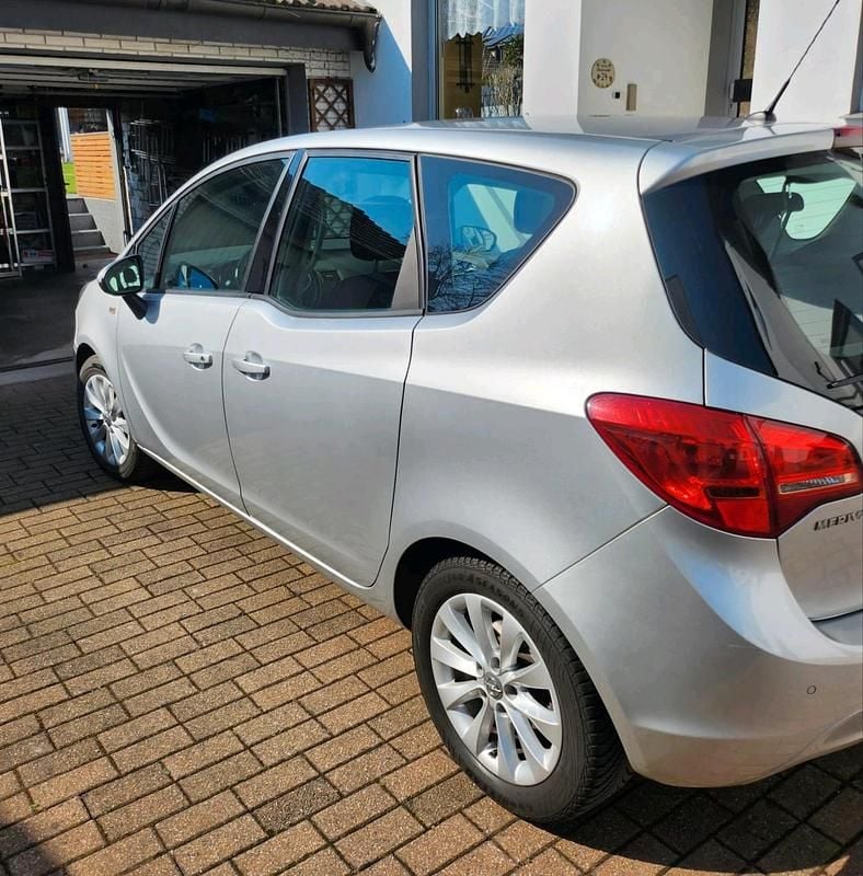 Gebraucht Opel Meriva 120 PS (88 kW) 2015 Silber Van / Kleinbus