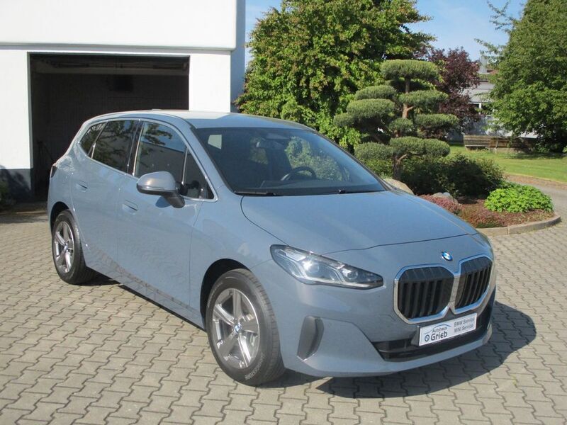 Gebraucht BMW 216 Active Tourer 122 PS (89 kW) 2024 Sparkling kupfergrau metallic Van / Kleinbus