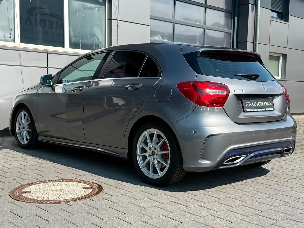 Gebraucht Mercedes A220 AMG 184 PS (135 kW) 2018 Mountaingrau metallic Kleinwagen