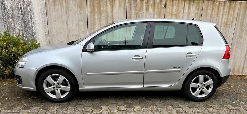 Silber Gebraucht 2008 VW Golf V United Kleinwagen | 2.100 € (Guter Preis) - Bild 1/4