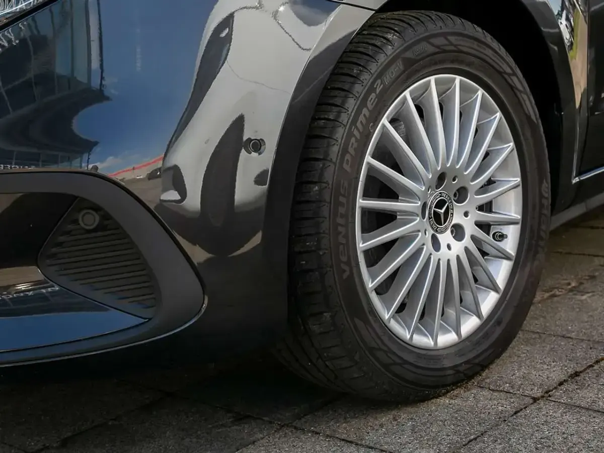 Gebraucht Mercedes V250 Style 190 PS (139 kW) 2025 Grau Van / Kleinbus