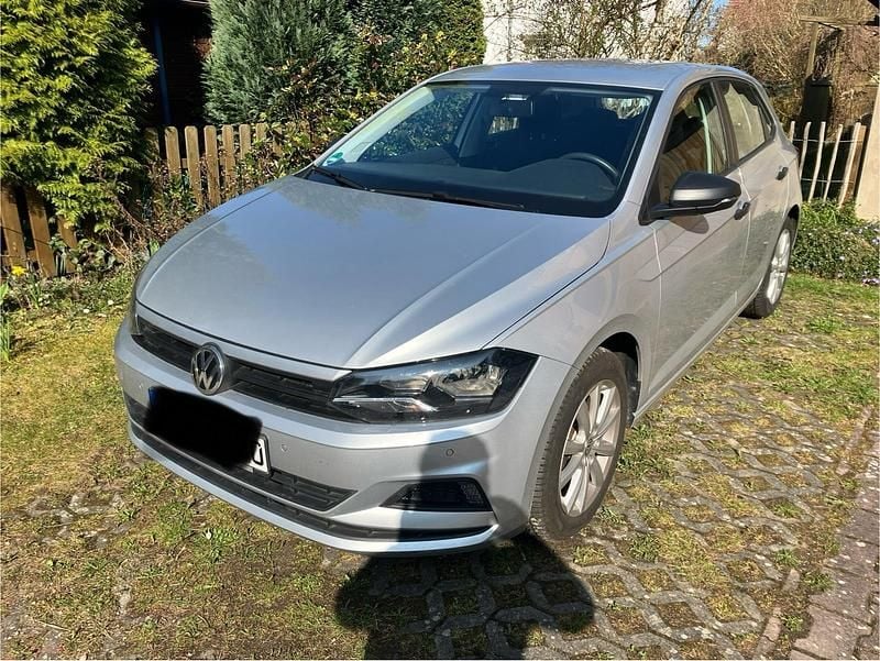Gebraucht VW Polo 65 PS (47 kW) 2018 Silber Kleinwagen