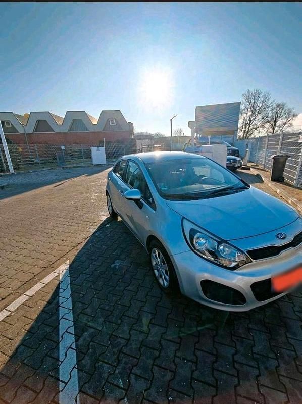 Usata Kia Rio 109 CV (80 kW) 2014 Argento Utilitaria