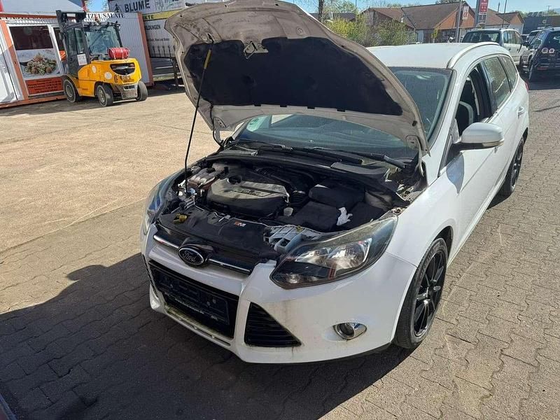 Używany Ford Focus Titanium 150 KM (110 kW) 2011 Biały Kombi