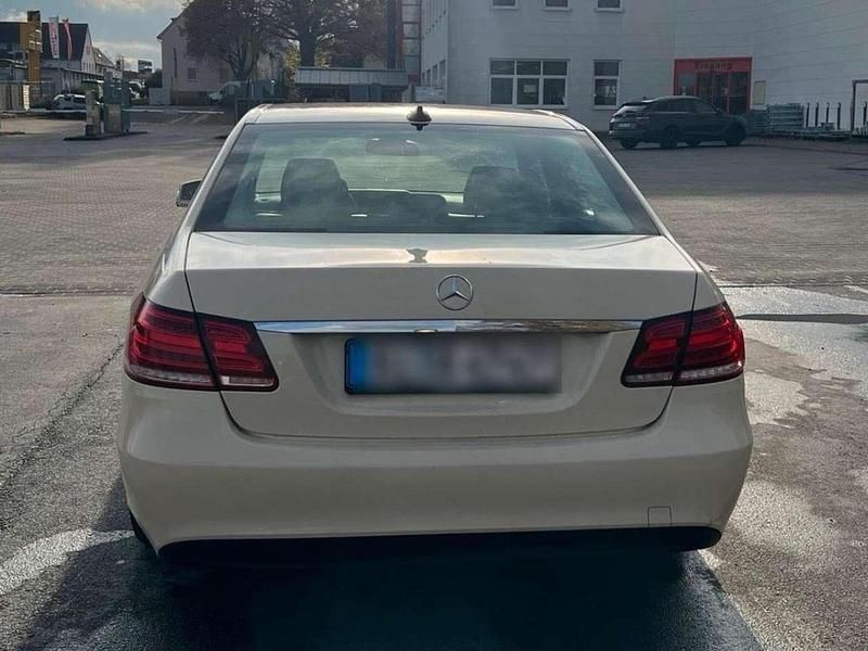 Gebraucht Mercedes E200 136 PS (100 kW) 2016 Gelb Limousine