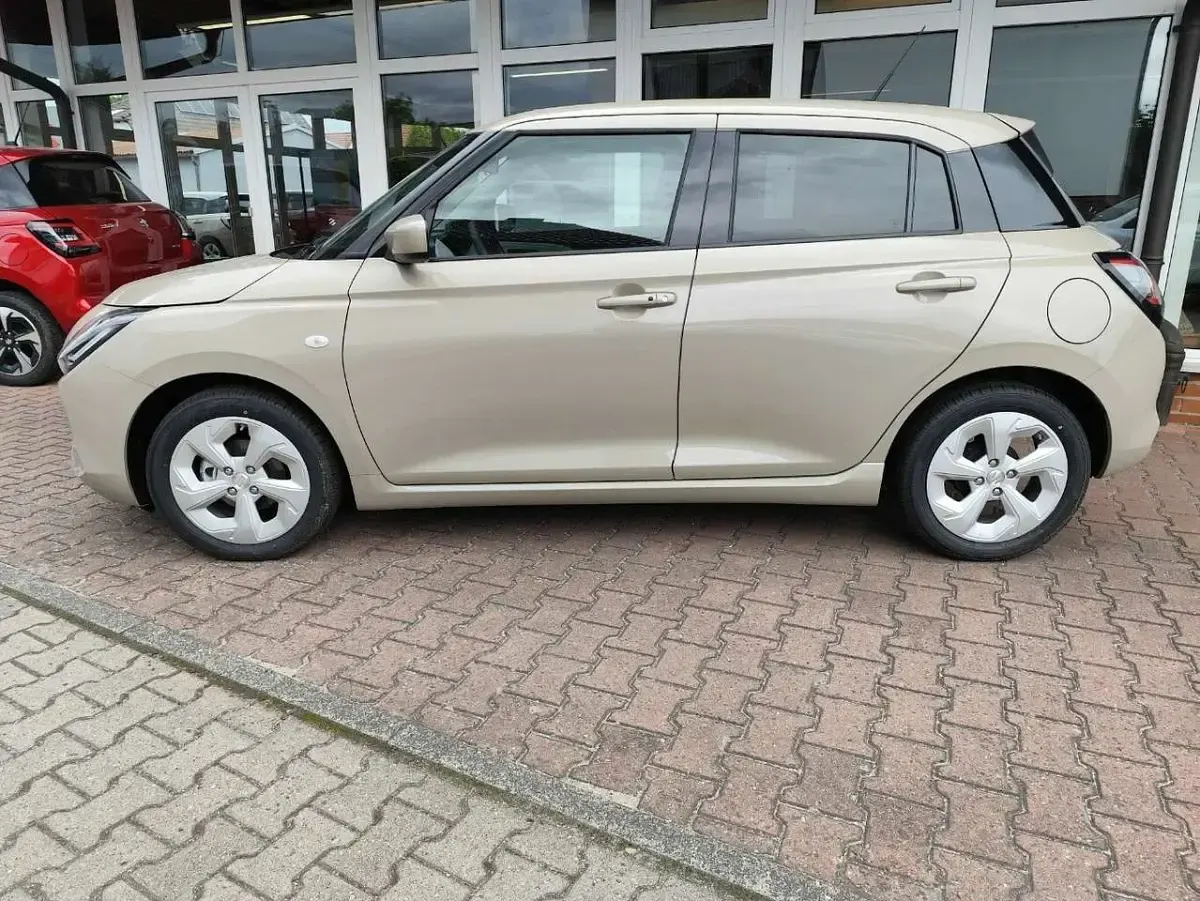Neu Suzuki Swift Comfort 83 PS (61 kW) 2026 Caravan ivory Kleinwagen