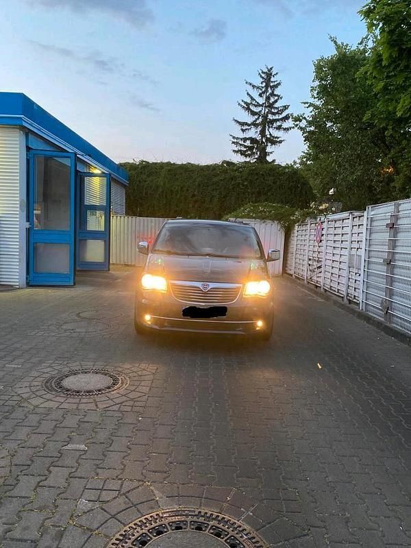 Gebraucht Lancia Voyager 283 PS (208 kW) 2014 Schwarz Van / Kleinbus