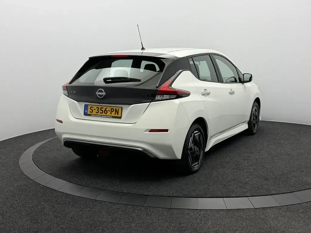 Gebraucht Nissan Leaf Acenta 110 kW (150 PS) 2023 Weiß Kleinwagen