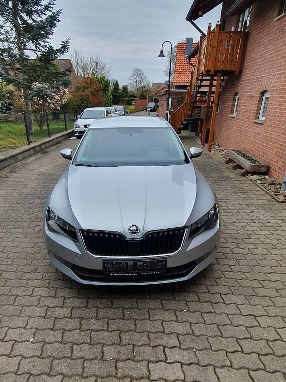 Gebraucht Skoda Superb Active 125 PS (91 kW) 2018 Grau Limousine