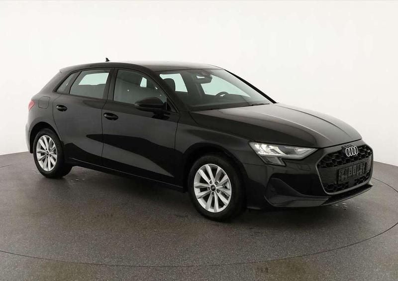 Mythos schwarz metallic Neu 2025 Audi A3 Sportback Limousine | 34.470 € (Guter Preis) - Bild 1/4