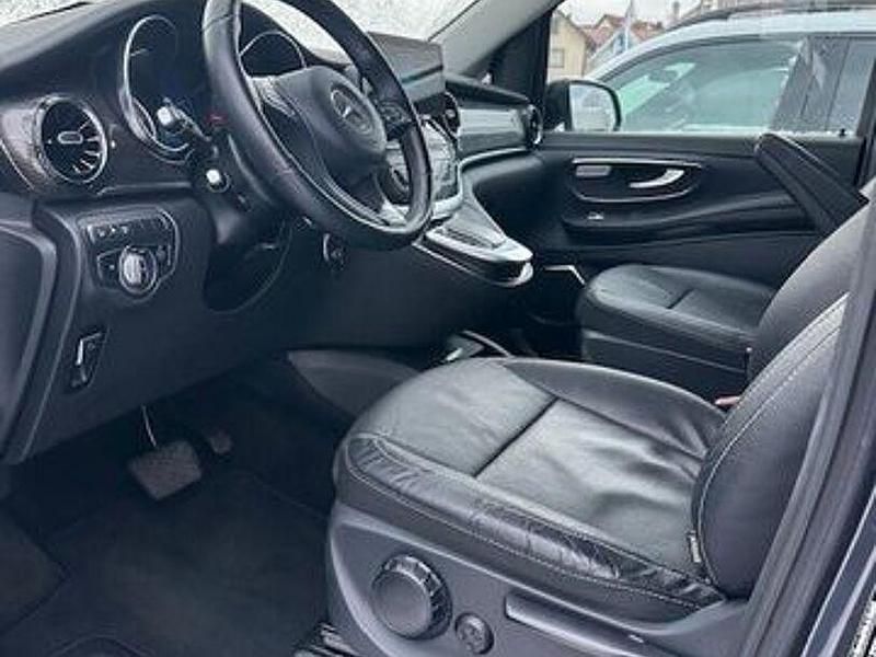 Gebraucht Mercedes V300 237 PS (174 kW) 2021 Graphitgrau Van / Kleinbus