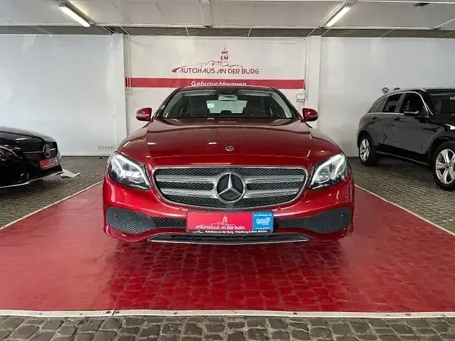 Gebraucht Mercedes E220 194 PS (142 kW) 2017 Rot Limousine