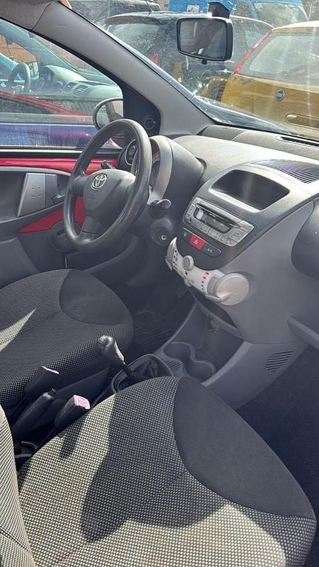 Gebraucht Toyota Aygo Cool 68 PS (50 kW) 2009 Rot Kleinwagen