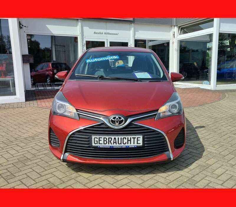 Rot Gebraucht 2015 Toyota Yaris Comfort Kleinwagen | 11.890 € (Teuer) - Bild 1/4