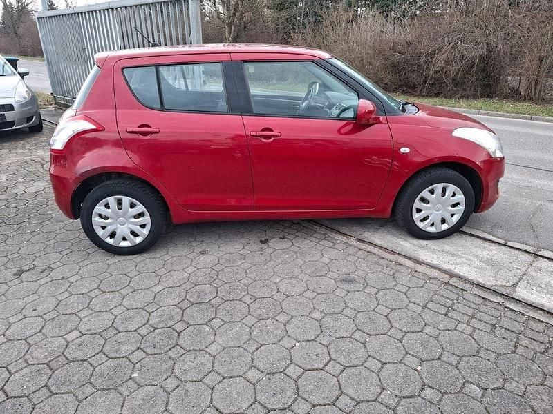 Gebraucht Suzuki Swift Club 94 PS (69 kW) 2011 Rot Kleinwagen